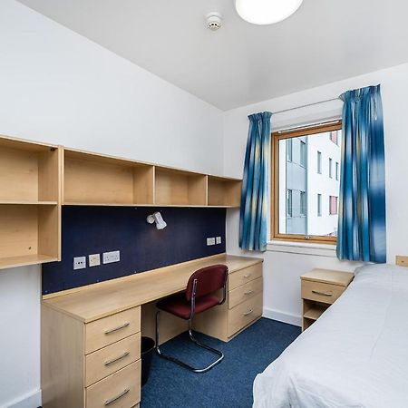 Hoo 1 Night Free Comfortable Ensuite Rooms, Gillingham - Sk المظهر الخارجي الصورة